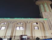لحظة أذان العشاء من مسجد الإيمان بمدينة الأقصر.. فيديو