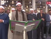 الشيخ محمود الحلفاوى يؤم المصلين فى العشاء والتراويح بمسجد الحسين