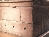 مقتنيات المتحف المصرى.. مذبح من الحجر الرملى يعود إلى عصر بطليموس