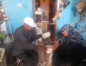 يتقاسمان الحب والعمل.. عم مصطفى وزوجته 25 عاما فى تصليح الأجهزة بقنا.. صور