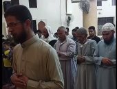 كأنه هو.. إمام بمسجد قرية ريدة بالمنيا يصلى التراويح بصوت السديس.. فيديو