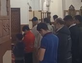 نسمات رمضان بأداء صلاة الفجر فى مسجد نادى القنطرة بكفر الشيخ.. فيديو
