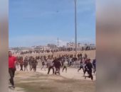 آلاف الفلسطينيين يهاجمون شاحنات مساعدات كانت في طريقها لمخازن حماس (فيديو)