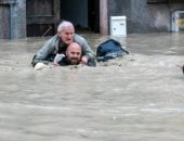 انهيارات أرضية وفيضانات بإيطاليا تؤدى لإغلاق الطرق والسكك الحديدية.. فيديو