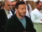 دارس تلاوة وتجويد.. مصطفى شعبان يصلى إماما بالمسجد ما القصة؟ (فيديو)