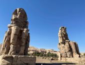 "تمثالا ممنون".. آخر القطع النادرة لمعبد الملك أمنحتب الثالث.. صور