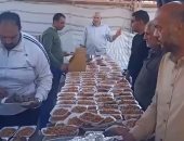 كفتة ولحمة وكل ما تشتهى الأنفس.. أكبر مائدة بكفر الشيخ لإفطار 1500 شخص