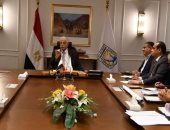 محافظ جنوب سيناء يبحث مع المجموعة الاقتصادية عددا من الموضوعات المالية