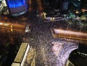 إعلام إسرائيلى: مسيرة حاشدة لمنزل نتنياهو من أجل صفقة تبادل محتجزين.. فيديو