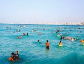 شاطئ الغرام فى مطروح أشهر شواطئ مصر يجذب ألاف المصطافين يوميا خلال المصيف