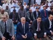محافظ الأقصر وآلاف الأهالى يؤدون صلاة عيد الفطر بساحة أبو الحجاج.. فيديو