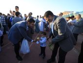 توزيع هدايا الرئيس على الأطفال فى شوارع كفر الشيخ.. صور
