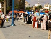 شاهد احتفال آلاف المواطنين بعيد الفطر على كورنيش مرسى مطروح