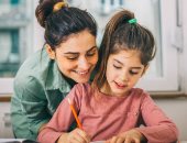 5 نصائح للآباء لمساعدة أبنائهم على النجاح الدراسي.. الاستماع الفعال مهم