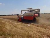 توزيع 70 ماكينة حصاد قمح على قرى محافظتى سوهاج والشرقية