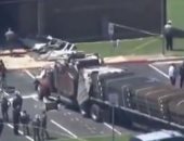 سائق شاحنة غاضب يحطم مبنى فى تكساس.. فيديو