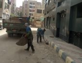 محافظة الجيزة ترفع تجمعات للقمامة بطريق البراجيل استجابة لشكاوى المواطنين
