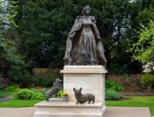 الكشف عن أول تمثال تذكارى للملكة إليزابيث الثانية فى إنجلترا