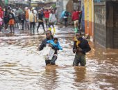 فيضان نهر جيتاتور يغرق شوارع كينيا