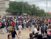 خروج حشود كبيرة من المتظاهرين فى جامعة تكساس لوقف الحرب على قطاع غزة.. فيديو