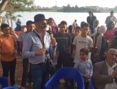 اللمة حلوة على ضفاف نهر النيل بدسوق.. فرقة إسكندرية 90 تجذب الجمهور (فيديو)