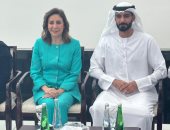 وزيرة الثقافة تلتقي نظيرها الإماراتي في مستهل زيارتها بمعرض أبو ظبي للكتاب