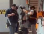 ABC News: شرطة أريزونا تخلع حجاب مسلمة باحتجاجات الطلاب ضد إسرائيل..فيديو