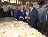محافظ القاهرة يفاجئ المخابز لمتابعة تخفيض أسعار الخبز