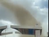 مشاهد ترصد "الإعصار القمعى" بمنطقة أبها فى السعودية