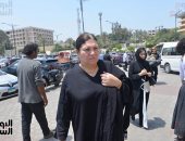 وصول جثمان والدة ريم أحمد إلى مسجد السيدة نفيسة ومنال الصيفي أول الحضور
