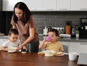 5 نصائح لتعليم طفلك آداب الطعام.. لتجنب الفوضى والإحراج أمام الآخرين