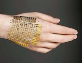 علماء أمريكيون يطورن جلدًا إلكترونيًا مطاطيًا يحاكى اللمسة البشرية