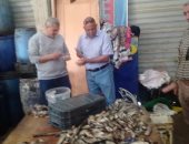 ضبط 36 طنا و700 كيلو أسماك مملحة غير صالحة قبل شم النسيم فى كفر الشيخ