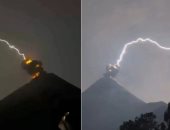 صاعقة برق تضرب فوهة بركان فويجو فى جواتيمالا ..فيديو وصور