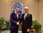 وزير العمل يلتقى وزير الهجرة اليوناني لبحث إرسال عمالة مصرية إلى أثينا