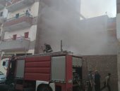 السيطرة على حريق هائل فى مخلفات وسط العمارات السكنية بالإسماعيلية.. فيديو