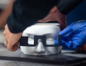 علماء بجامعة ستانفورد يطورون نموذج أولى لنظارات واقع معزز مستقبلية.. تفاصيل