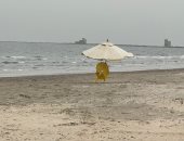 الشواطئ فى بورسعيد شبه خالية بسبب العاصفة الترابية.. فيديو وصور
