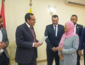 محافظ شمال سيناء يشهد توزيع 4 تروسيكلات على المستحقين مقدمة من "حياة كريمة"