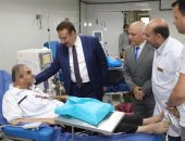 محافظ المنوفية يتفقد مستشفى السادات العام ويحيل 43 من المتغيبين للتحقيق