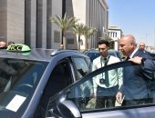 وزير النقل يشهد التشغيل التجريبى للمرحلة 1 من التاكسى الكهربائى بالعاصمة الإدارية
