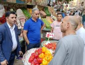 رئيس جهاز حماية المستهلك يقود حملة رقابية على الأسواق بالجيزة.. صور