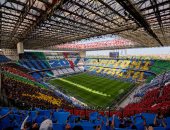 جماهير الإنتر تحول الملعب للوحة فنية قبل استلام الدوري الإيطالي.. فيديو