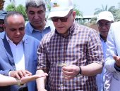 رئيس جامعة سوهاج يشهد موسم حصاد تقاوى القمح لخدمة مزارعي المحافظة.. صور
