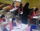 المعلمة صاحبة فيديو التهوية على الطالبات أثناء الامتحان: هذا دافع إنسانى