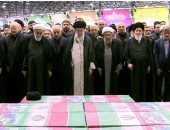 خامنئى يصلى على جثمان الرئيس الإيرانى الراحل والوفد المرافق له