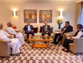 وزير السياحة والآثار يعقد عددا من اللقاءات المهنية لتعزيز التعاون مع عمان