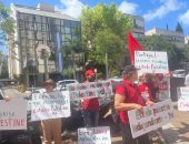 متظاهرون إسرائيليون أمام سفارة إسبانيا يدعون دول أوروبا للاعتراف بدولة فلسطين