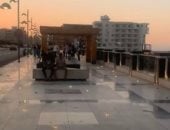 بحر وهواء وقعدة حلوة.. الغروب على كورنيش الغردقة متعة.. فيديو