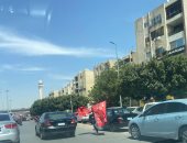 أعلام الأهلى تنتشر أمام بوابات استاد القاهرة قبل نهائى أفريقيا.. صور 